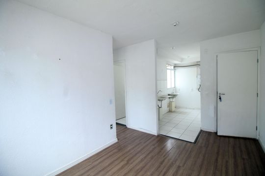 Sala de apartamento para alugar com 2 quartos, 40m² em Brás de Pina, Rio de Janeiro