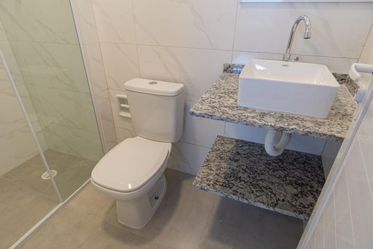 Banheiro de kitnet/studio para alugar com 1 quarto, 25m² em Parque Jabaquara, São Paulo