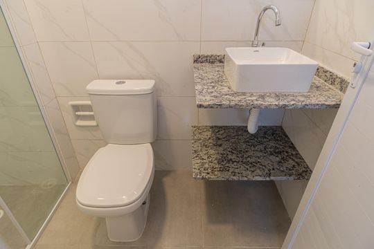 Banheiro de kitnet/studio para alugar com 1 quarto, 25m² em Parque Jabaquara, São Paulo