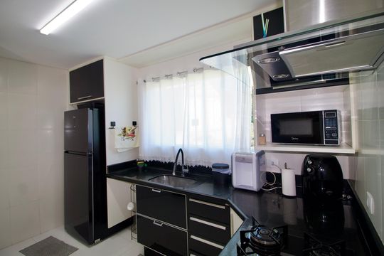 Cozinha de casa de condomínio para alugar com 3 quartos, 150m² em Cachoeira, Curitiba