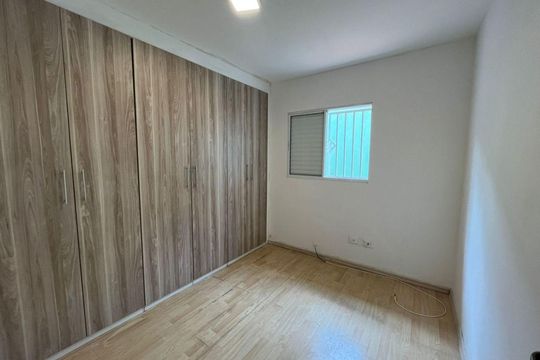 Casa à venda com 4 quartos, 300m² em Jardim Picolo, São Paulo