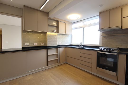 Cozinha e Área de Serviço de apartamento para alugar com 2 quartos, 70m² em Itaim Bibi, São Paulo