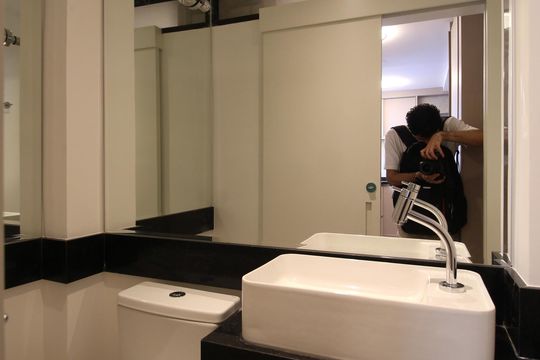 Lavabo de apartamento para alugar com 2 quartos, 70m² em Itaim Bibi, São Paulo