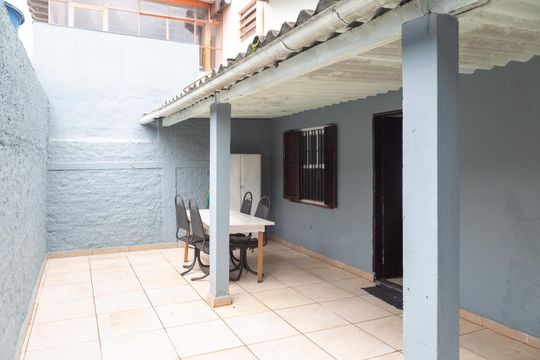 Quintal e Área de Serviço de casa para alugar com 2 quartos, 50m² em Jardim Santa Clara, Guarulhos