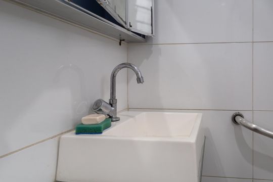 Banheiro de casa para alugar com 2 quartos, 50m² em Jardim Santa Clara, Guarulhos