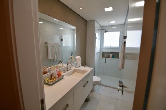 Banheiro Suíte de apartamento à venda com 2 quartos, 108m² em Taquaral, Campinas