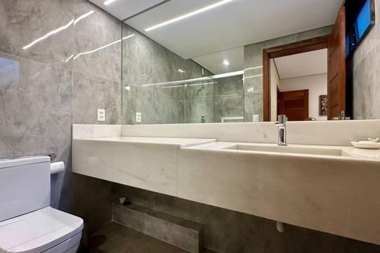 banheiro 4 de casa à venda com 4 quartos, 377m² em Liberdade, Belo Horizonte
