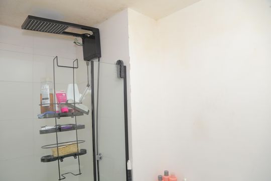 Banheiro de apartamento à venda com 2 quartos, 33m² em Vila Carmosina, São Paulo