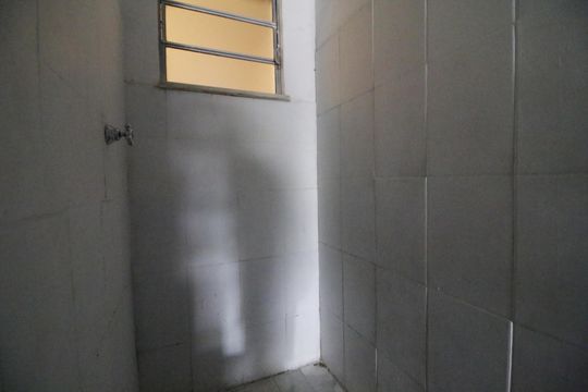 Banheiro de casa à venda com 1 quarto, 50m² em Curicica, Rio de Janeiro