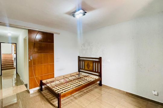 Quarto de casa para alugar com 3 quartos, 180m² em Vila Sao Francisco de Assis, Cotia