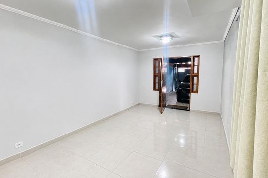Casa para alugar com 3 quartos, 180m² em Vila Sao Francisco de Assis, Cotia