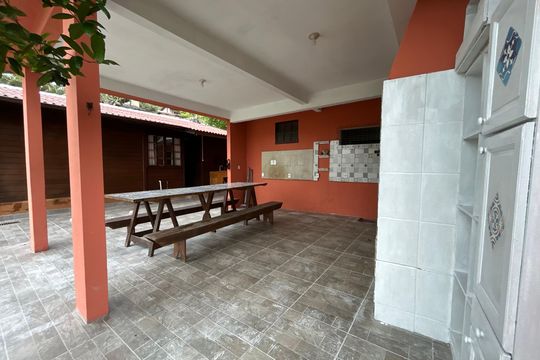 Área externa de casa para alugar com 3 quartos, 100m² em Barra da Lagoa, Florianópolis