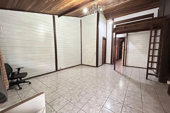 Casa para alugar com 3 quartos, 100m² em Barra da Lagoa, Florianópolis