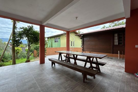 Área externa de casa para alugar com 3 quartos, 100m² em Barra da Lagoa, Florianópolis