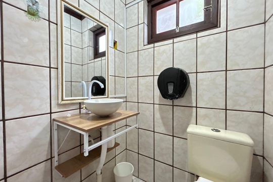 Lavabo de casa para alugar com 3 quartos, 100m² em Barra da Lagoa, Florianópolis