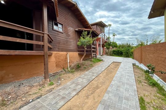 Garagem de casa para alugar com 3 quartos, 100m² em Barra da Lagoa, Florianópolis