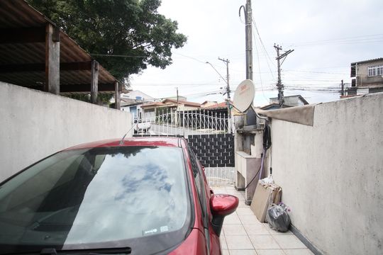 Garagem de casa à venda com 2 quartos, 102m² em Jardim Irapua, Taboão da Serra