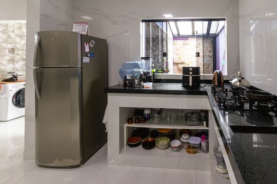 Casa à venda com 2 quartos, 200m² em Sítio Cercado, Curitiba