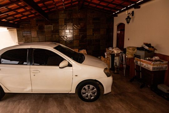 Garagem de casa à venda com 3 quartos, 360m² em Santa Branca, Belo Horizonte