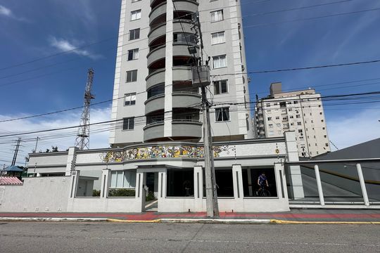 Fachada  de apartamento para alugar com 2 quartos, 74m² em Campinas, São José