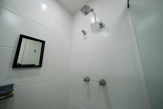 Banheiro de apartamento à venda com 2 quartos, 65m² em Vila Penteado, São Paulo