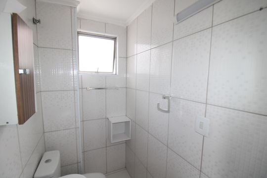 Banheiro de apartamento à venda com 2 quartos, 52m² em Vila Francos, São Paulo