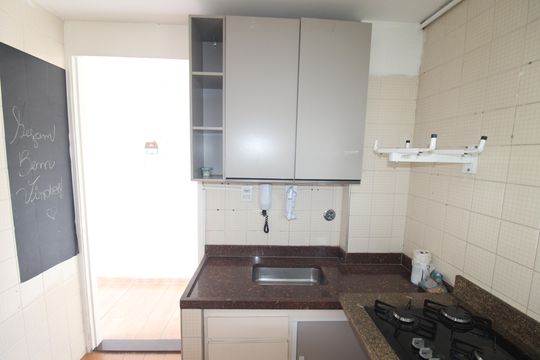 Cozinha de apartamento à venda com 2 quartos, 52m² em Vila Francos, São Paulo