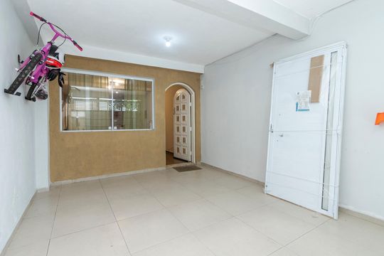 Garagem de casa para alugar com 2 quartos, 100m² em Jardim Iracema, São Paulo
