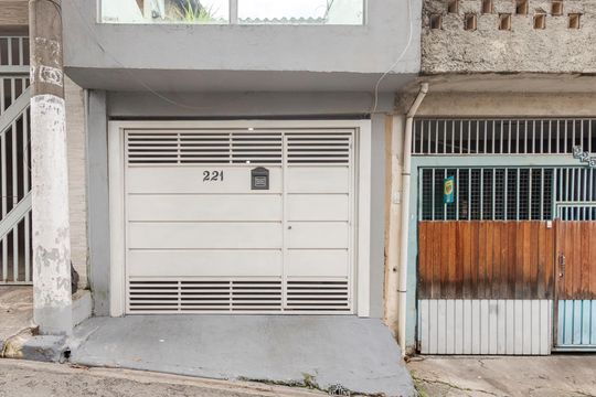 Fachada de casa para alugar com 2 quartos, 100m² em Jardim Iracema, São Paulo
