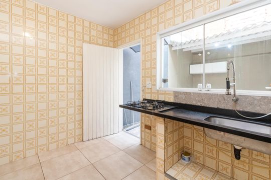 Cozinha de casa para alugar com 2 quartos, 100m² em Jardim Iracema, São Paulo