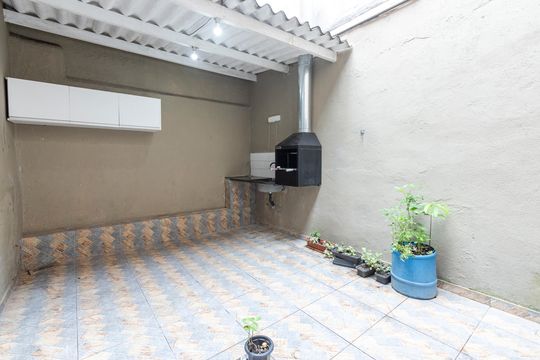 Quintal de casa para alugar com 2 quartos, 100m² em Jardim Iracema, São Paulo
