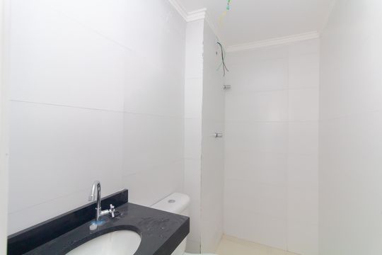 Banheiro de apartamento para alugar com 2 quartos, 50m² em São Miguel Paulista, São Paulo