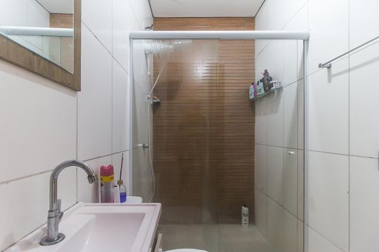 Banheiro de casa de condomínio para alugar com 2 quartos, 60m² em Vila Sao Paulo, Mogi das Cruzes
