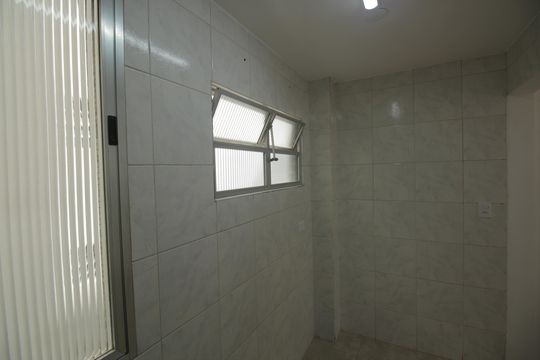Cozinha e Área de Serviço de apartamento para alugar com 1 quarto, 60m² em José Menino, Santos
