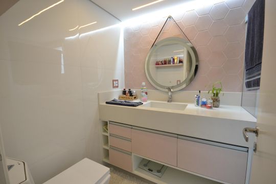 Banheiro da Suíte de apartamento à venda com 3 quartos, 134m² em Jardim Olympia, São Paulo