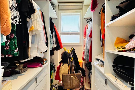 Closet da suíte de apartamento à venda com 3 quartos, 123m² em Tamboré, Santana de Parnaíba