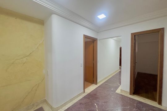 Corredor  de apartamento para alugar com 7 quartos, 478m² em Vila Lanzara, Guarulhos