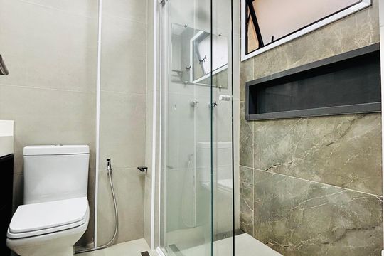 Banheiro da Suíte 2 de apartamento à venda com 3 quartos, 180m² em Alphaville Industrial, Barueri