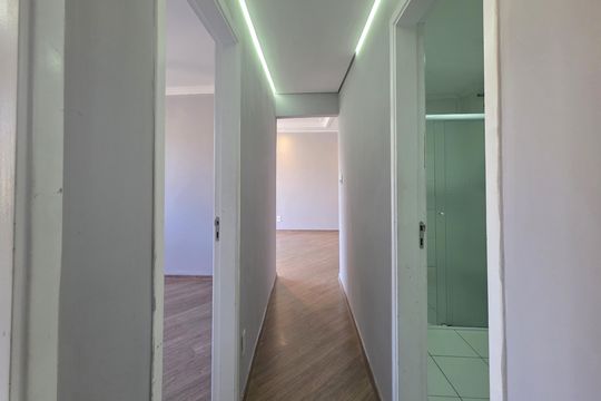 Corredor de apartamento para alugar com 3 quartos, 64m² em Jardim Utinga, Santo André