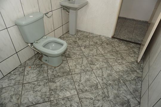 Banheiro de casa para alugar com 1 quarto, 100m² em Jardim Nossa Senhora de Fatima, Embu das Artes