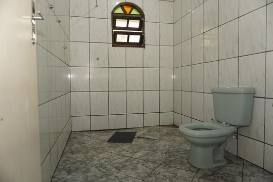 Banheiro de casa para alugar com 1 quarto, 100m² em Jardim Nossa Senhora de Fatima, Embu das Artes