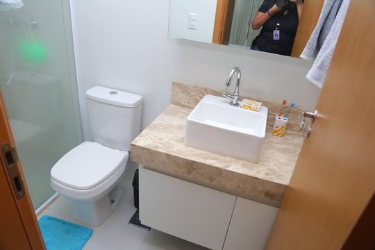 Banheiro de casa de condomínio à venda com 3 quartos, 170m² em Capuava, Goiânia