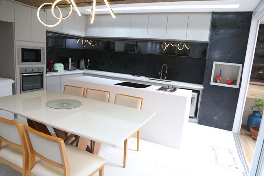 Sala de casa de condomínio à venda com 3 quartos, 170m² em Capuava, Goiânia