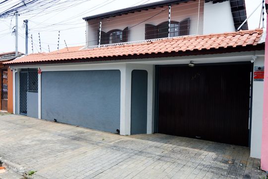 Fachada de casa à venda com 4 quartos, 348m² em Jardim Vila Galvao, Guarulhos