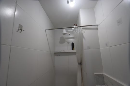 Banheiro de apartamento para alugar com 2 quartos, 34m² em Parque São Lourenço, São Paulo