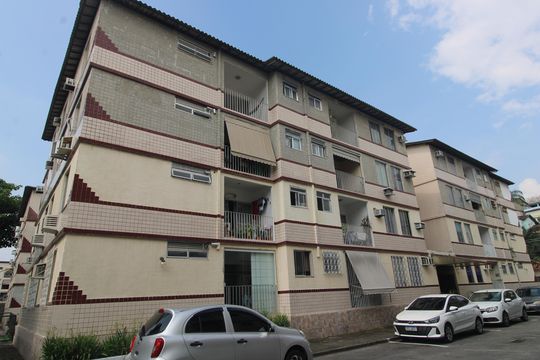 Fachada do bloco de apartamento para alugar com 2 quartos, 55m² em Taquara, Rio de Janeiro