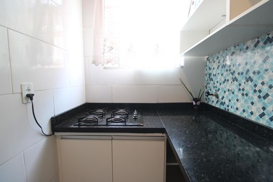 Cozinha de apartamento para alugar com 2 quartos, 55m² em Taquara, Rio de Janeiro