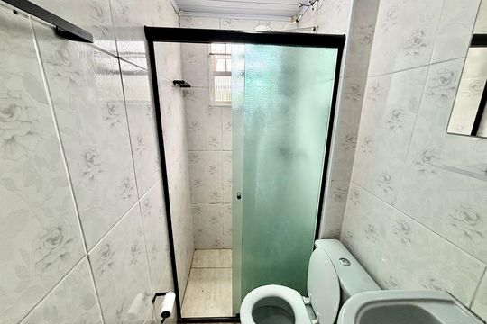 Banheiro de apartamento para alugar com 2 quartos, 42m² em Conjunto Residencial José Bonifácio, São Paulo