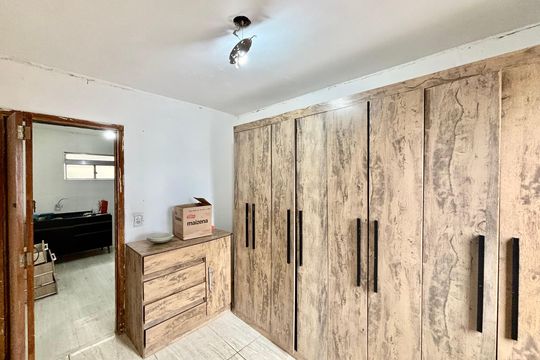 Quarto 1 de apartamento para alugar com 2 quartos, 42m² em Conjunto Residencial José Bonifácio, São Paulo