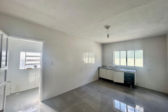Cozinha de casa para alugar com 2 quartos, 100m² em Vila Bertioga, São Paulo